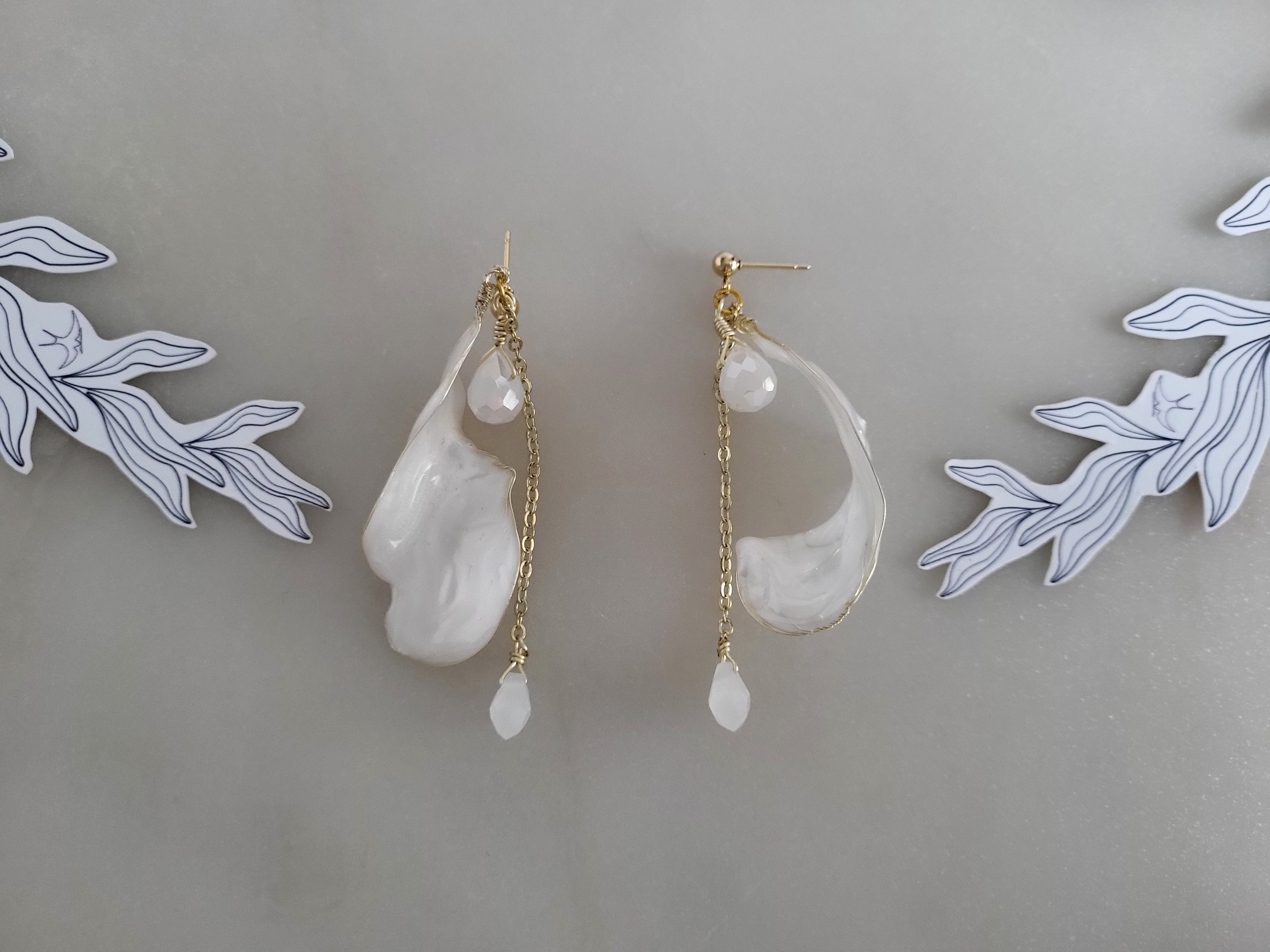 White Waterdrop Crystal Earrings, Gold Floral Dangle Studs, Pearly Resin Flower on Chain, Teardrop Mother of Pearl Style Bridal Jewelry