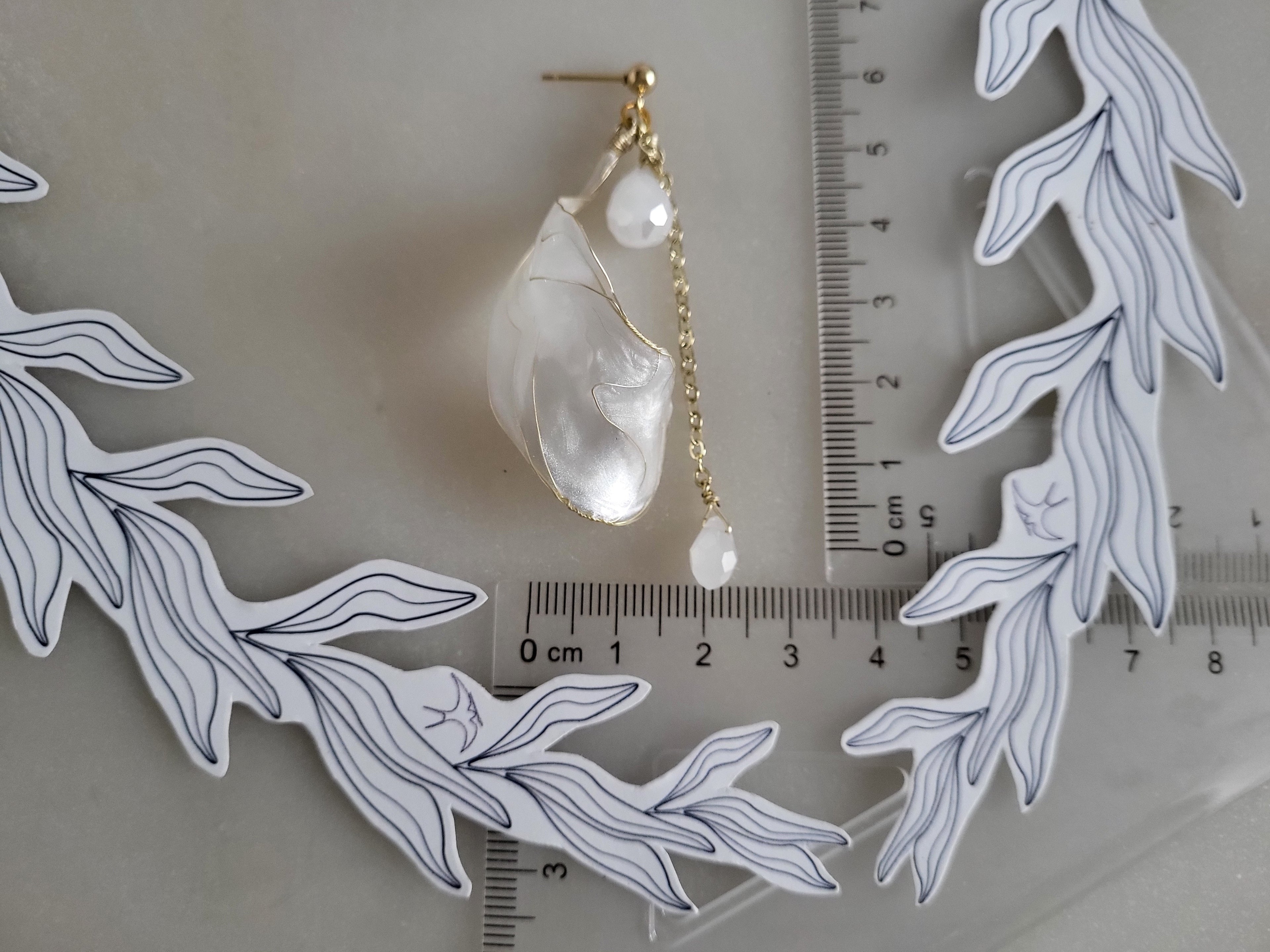White Waterdrop Crystal Earrings, Gold Floral Dangle Studs, Pearly Resin Flower on Chain, Teardrop Mother of Pearl Style Bridal Jewelry