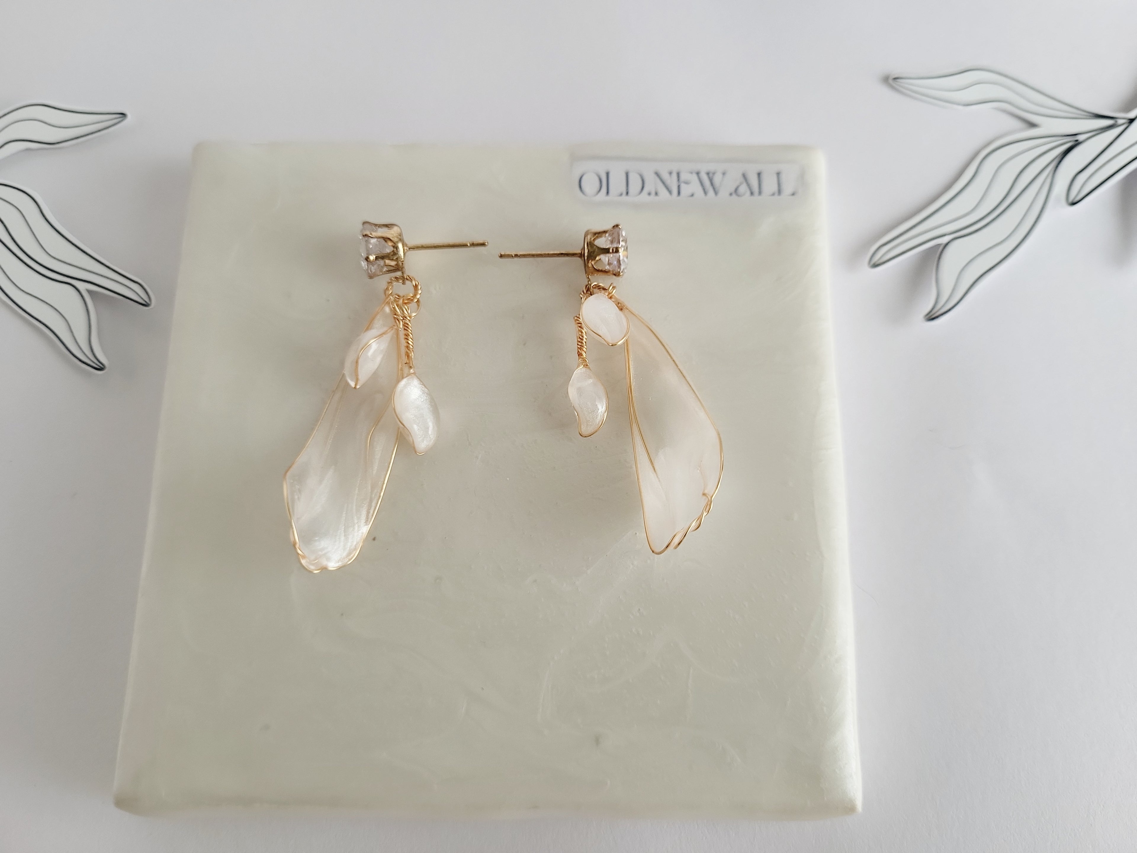White Leaf Dangle Earrings, Pearl Resin Petal Studs, Whimsical Flower Drop Earrings, Dainty Fairycore Jewelry Design