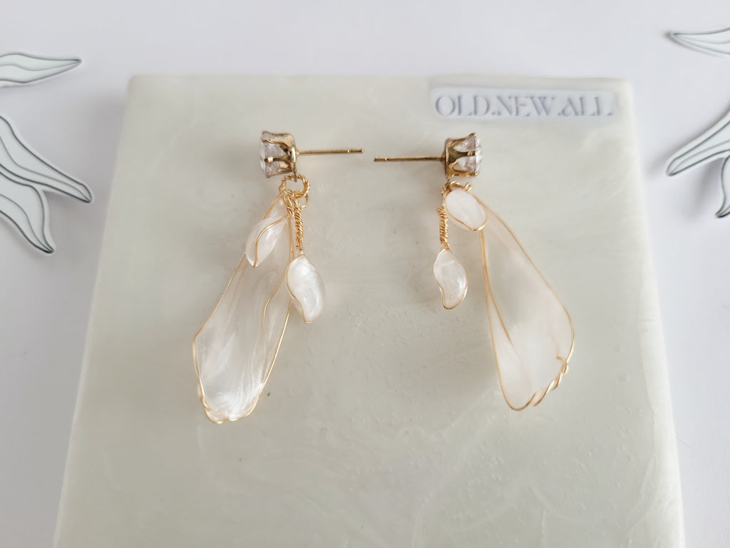 White Leaf Dangle Earrings, Pearl Resin Petal Studs, Whimsical Flower Drop Earrings, Dainty Fairycore Jewelry Design