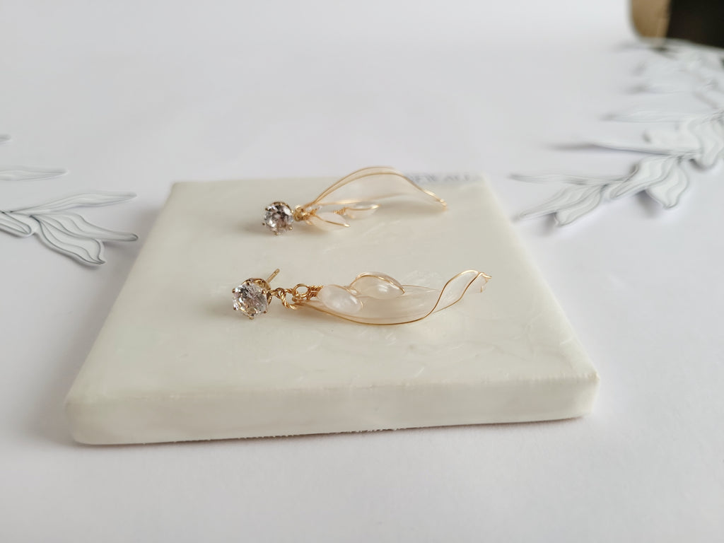 White Leaf Dangle Earrings, Pearl Resin Petal Studs, Whimsical Flower Drop Earrings, Dainty Fairycore Jewelry Design