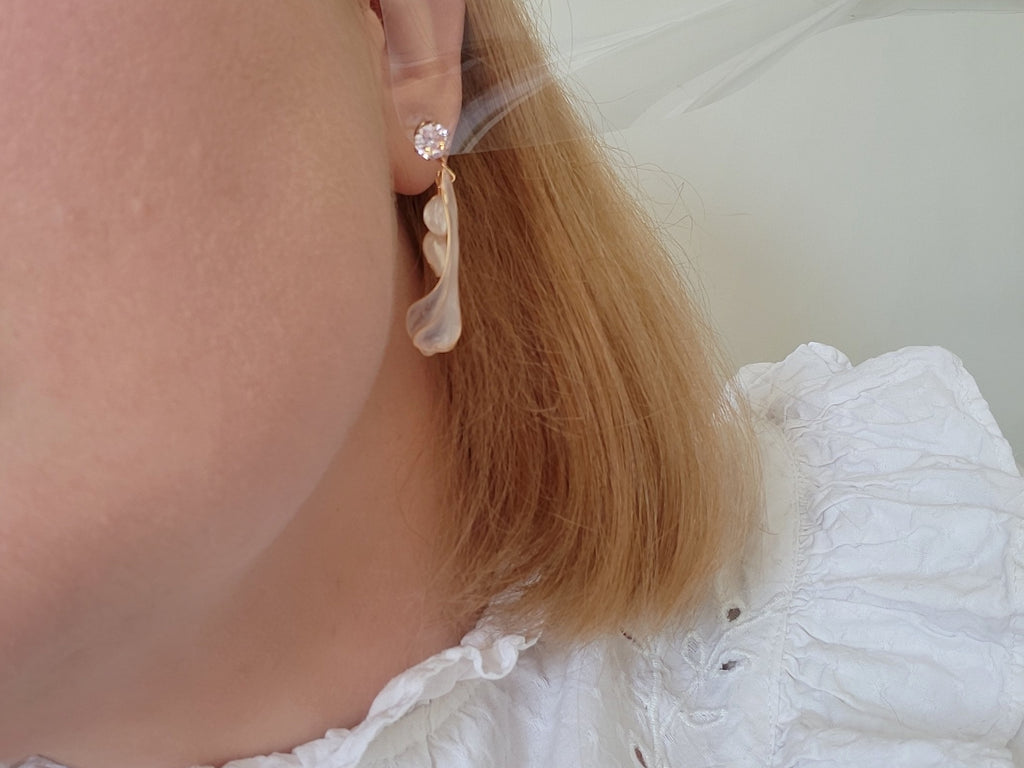 White Leaf Dangle Earrings, Pearl Resin Petal Studs, Whimsical Flower Drop Earrings, Dainty Fairycore Jewelry Design