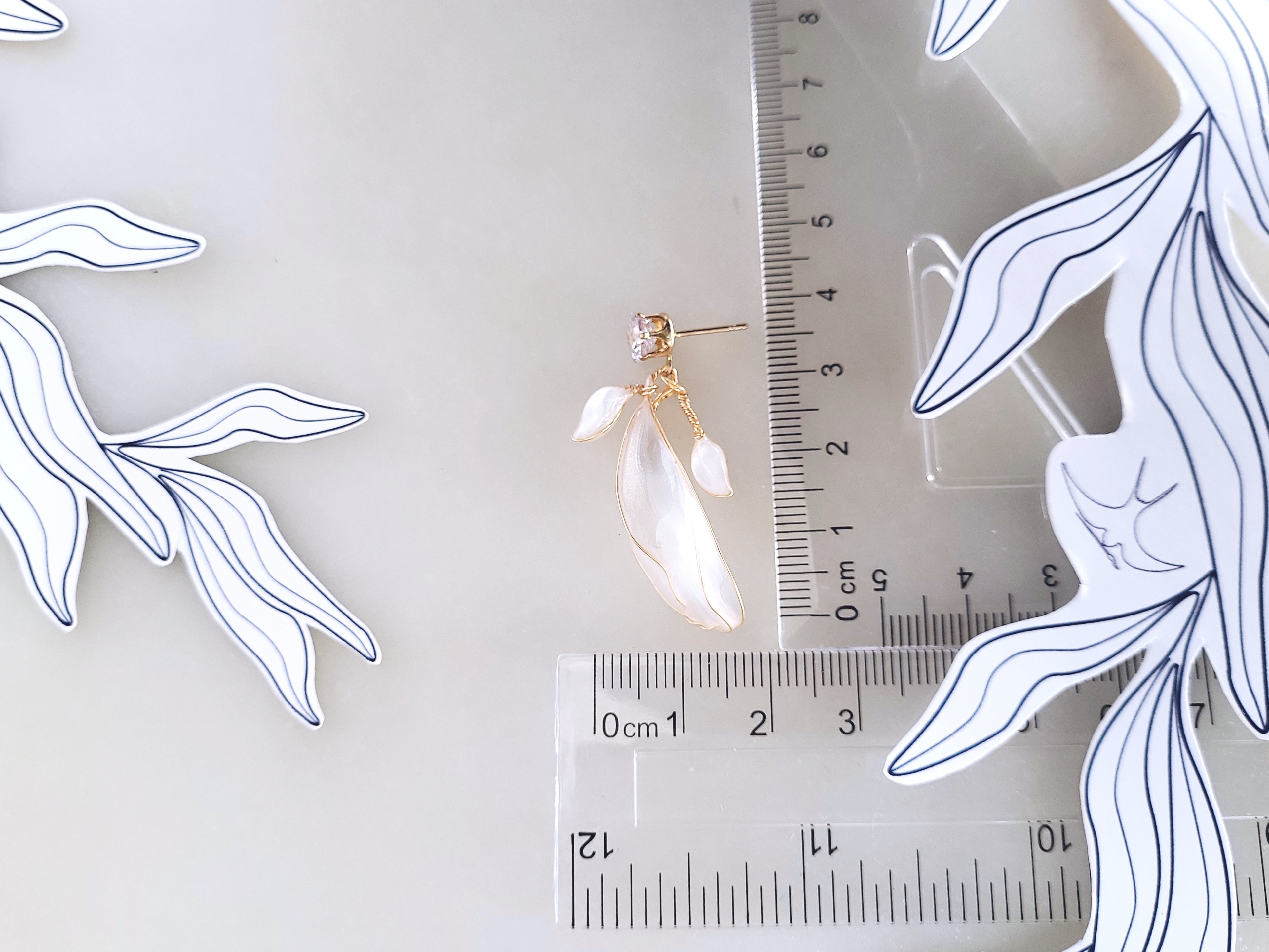 White Leaf Dangle Earrings, Pearl Resin Petal Studs, Whimsical Flower Drop Earrings, Dainty Fairycore Jewelry Design