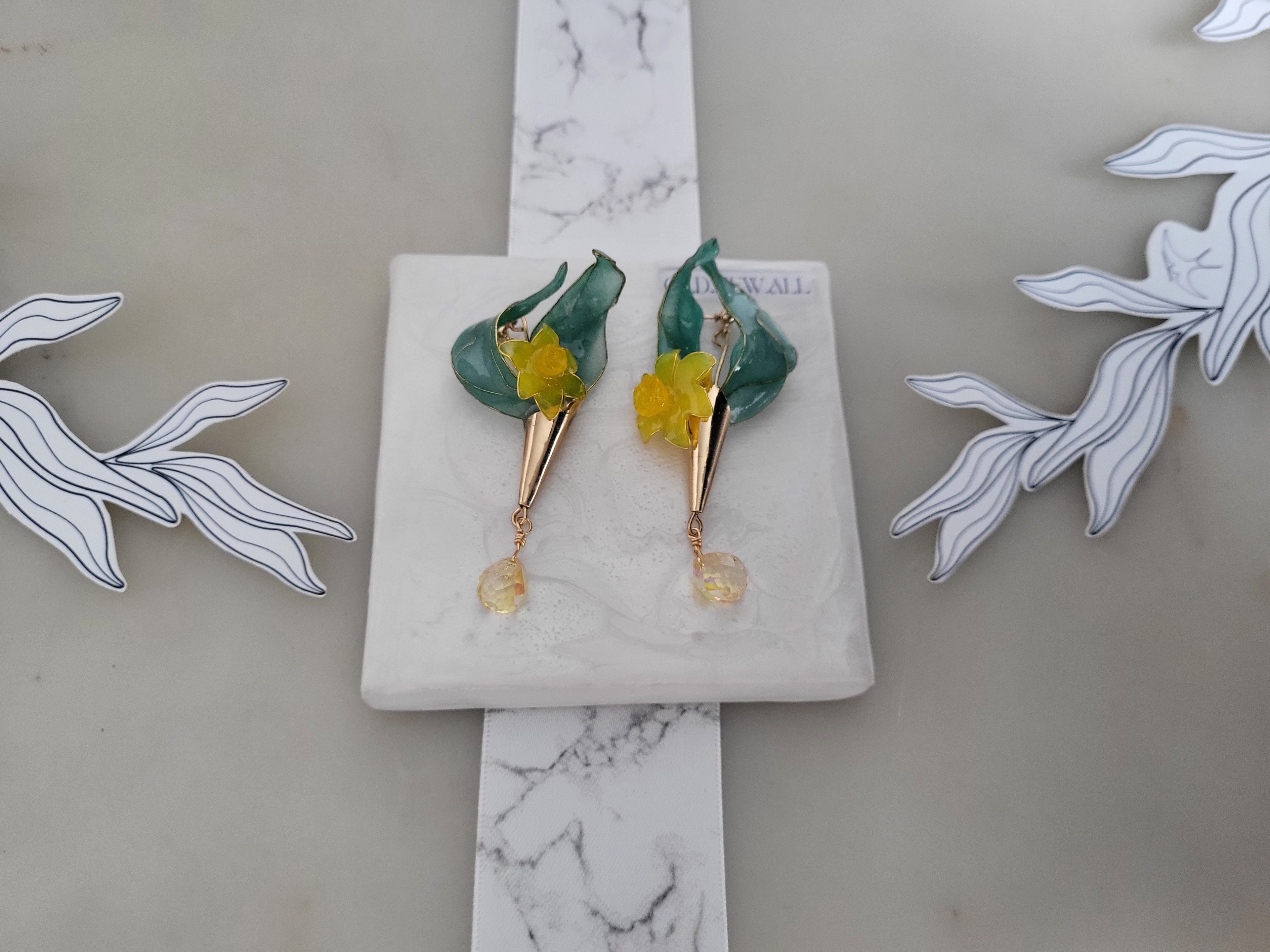 Yellow Flowers Daffodils Earrings, Spring Daffodil Drop Studs, March Birth Flower Gift, Flower Suncatcher, Botanical Yellow Floral Dangles